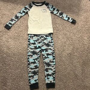 Toddler camouflage dinosaur pajamas, size 4T